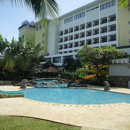 Sutanraja Hotel Manado Exterior photo