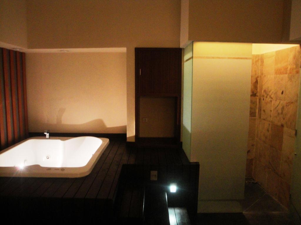 Sutanraja Hotel Manado Exterior photo