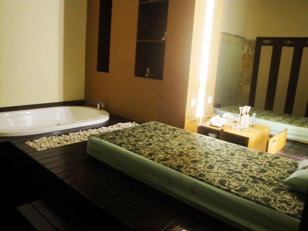 Sutanraja Hotel Manado Exterior photo