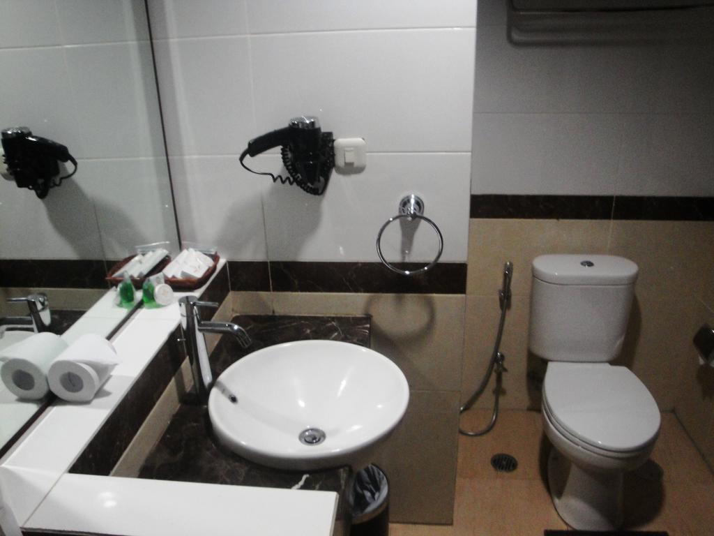 Sutanraja Hotel Manado Room photo